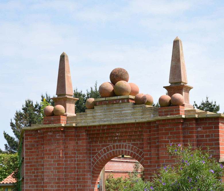 Obelisk und seine Basis