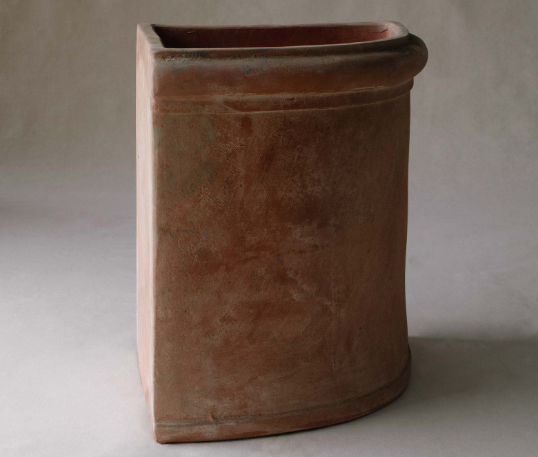 Angoliera terracotta pot