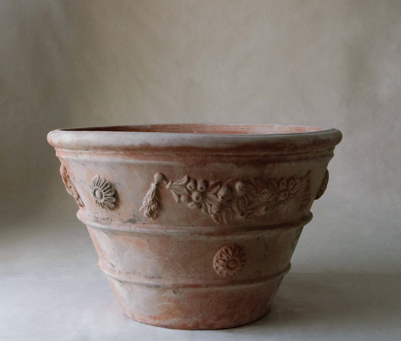 Festonato terracotta pot