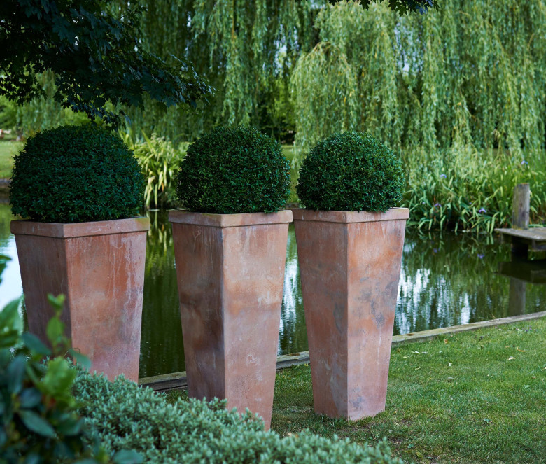 Quadrato Alto terracotta pot