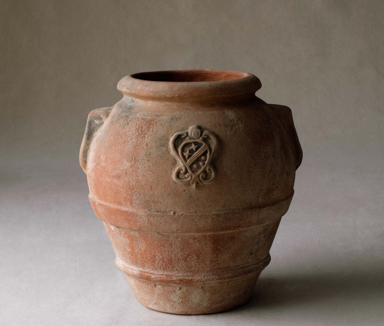 Orcetto terracotta jar