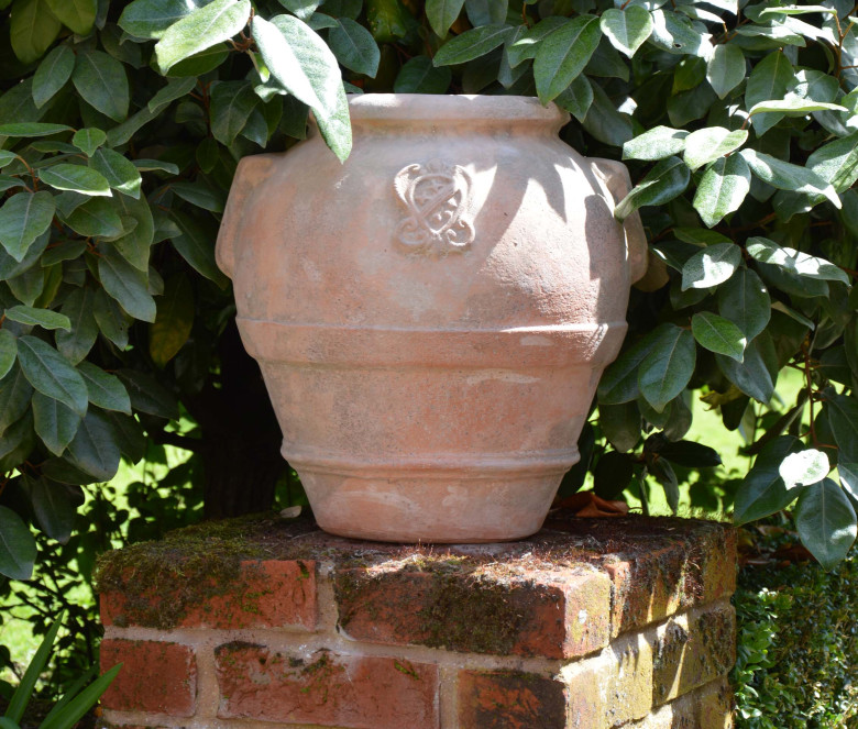 Orcetto terracotta jar