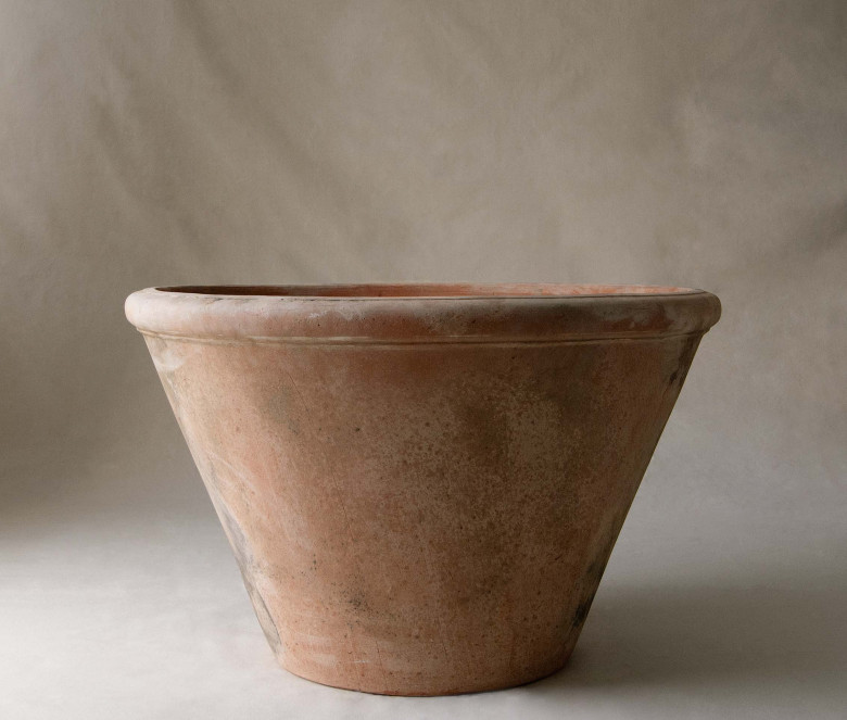 Liscio terracotta pot