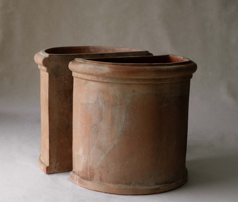 Mezza Circolare terracotta pot