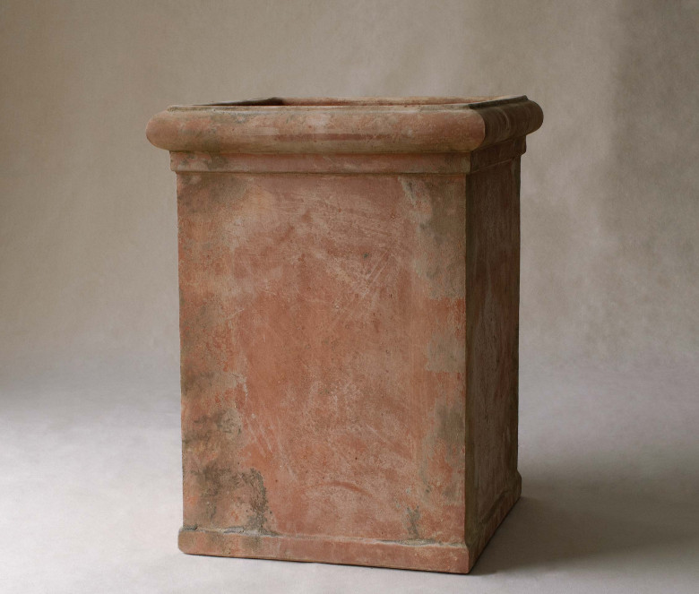 Pilone terracotta pot