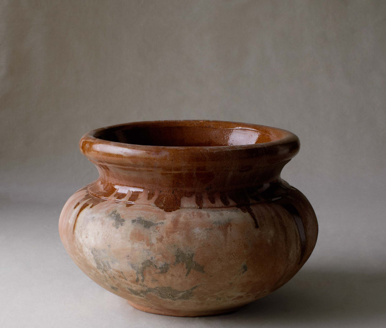 Primavera terracotta pot