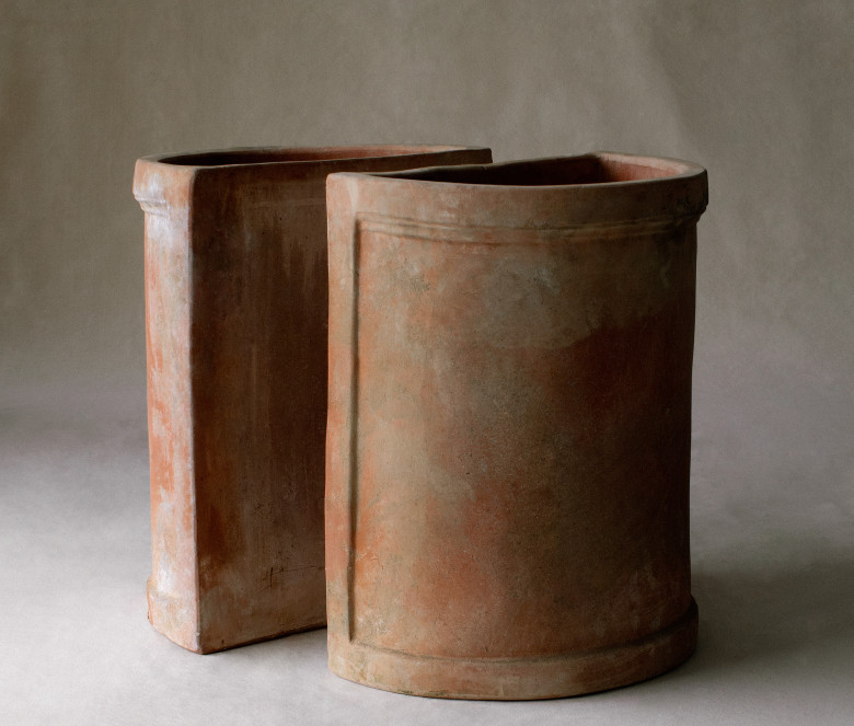 Semicircolare terracotta pot