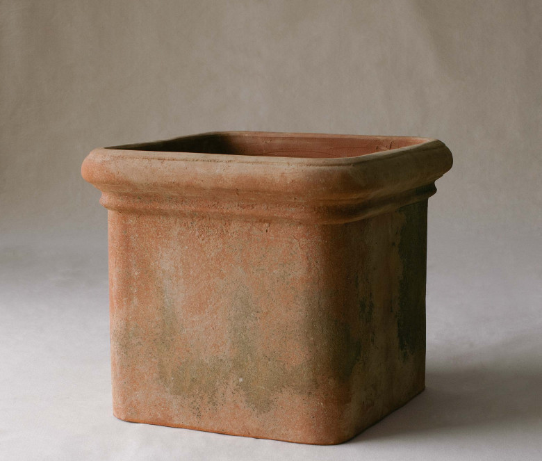 Cubo terracotta pot